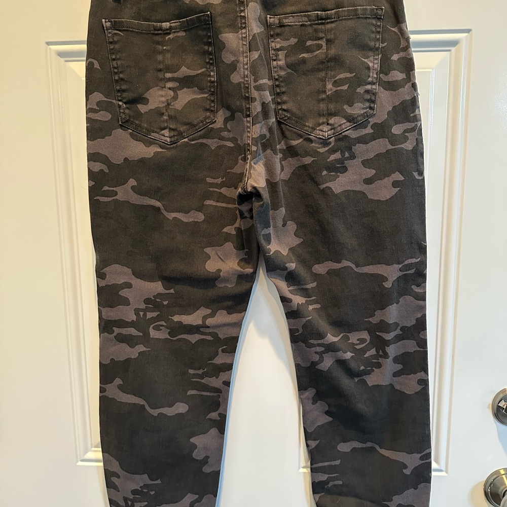 Prosperity Women's Camouflage Ankle Pants - Tags Off But Never Worn - Picture 7 of 10
